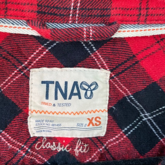 Aritzia TNA Plaid Button Up Flannel - Picture 3 of 5
